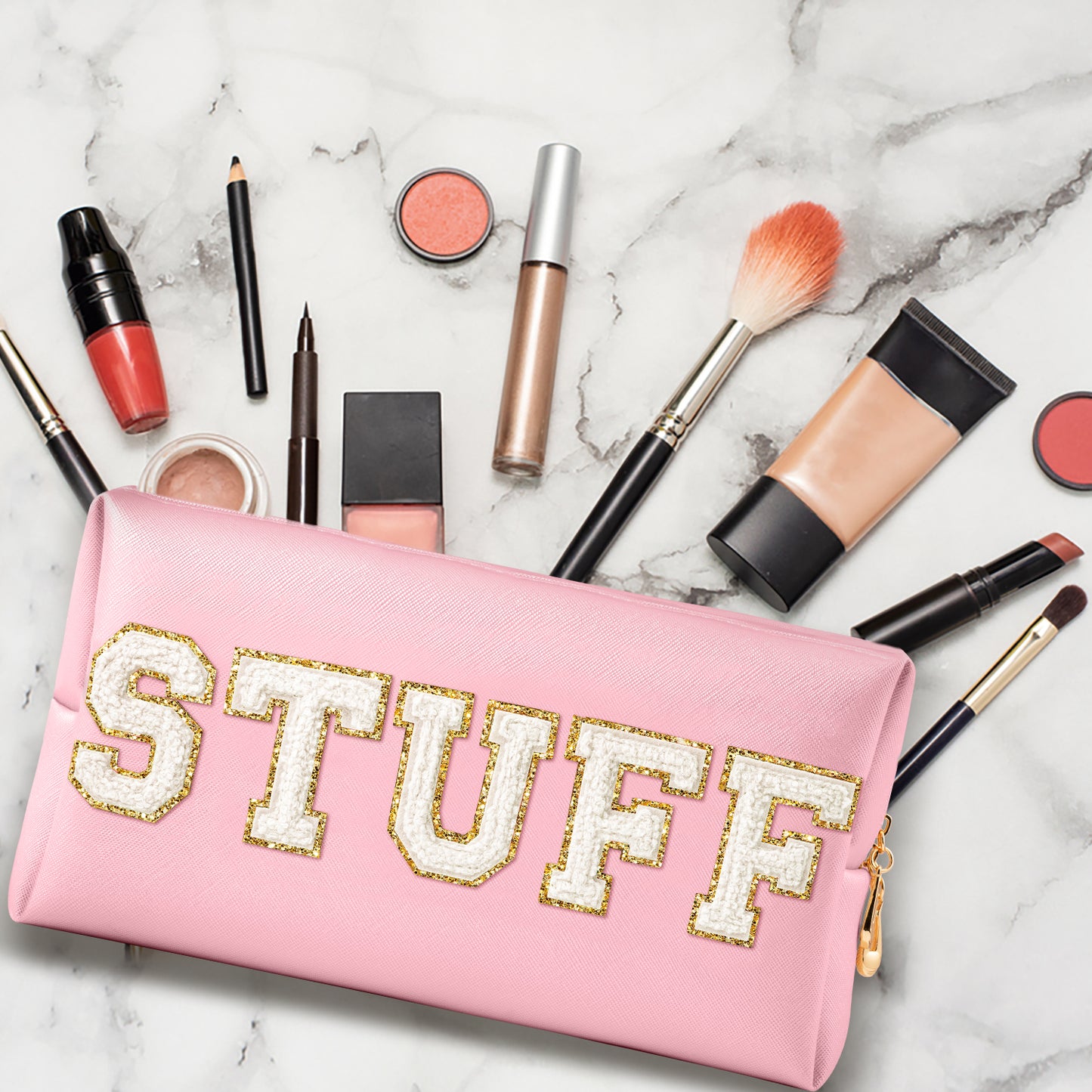 Y1tvei STUFF Makeup Bag Large - Preppy Patch Extra Large Stuff Varsity Letter Makeup Bag Sewn with White Letter PU Leather Waterproof Cosmetic Pouch Toiletry Zipper Organizer Gifts for Women(Pink)