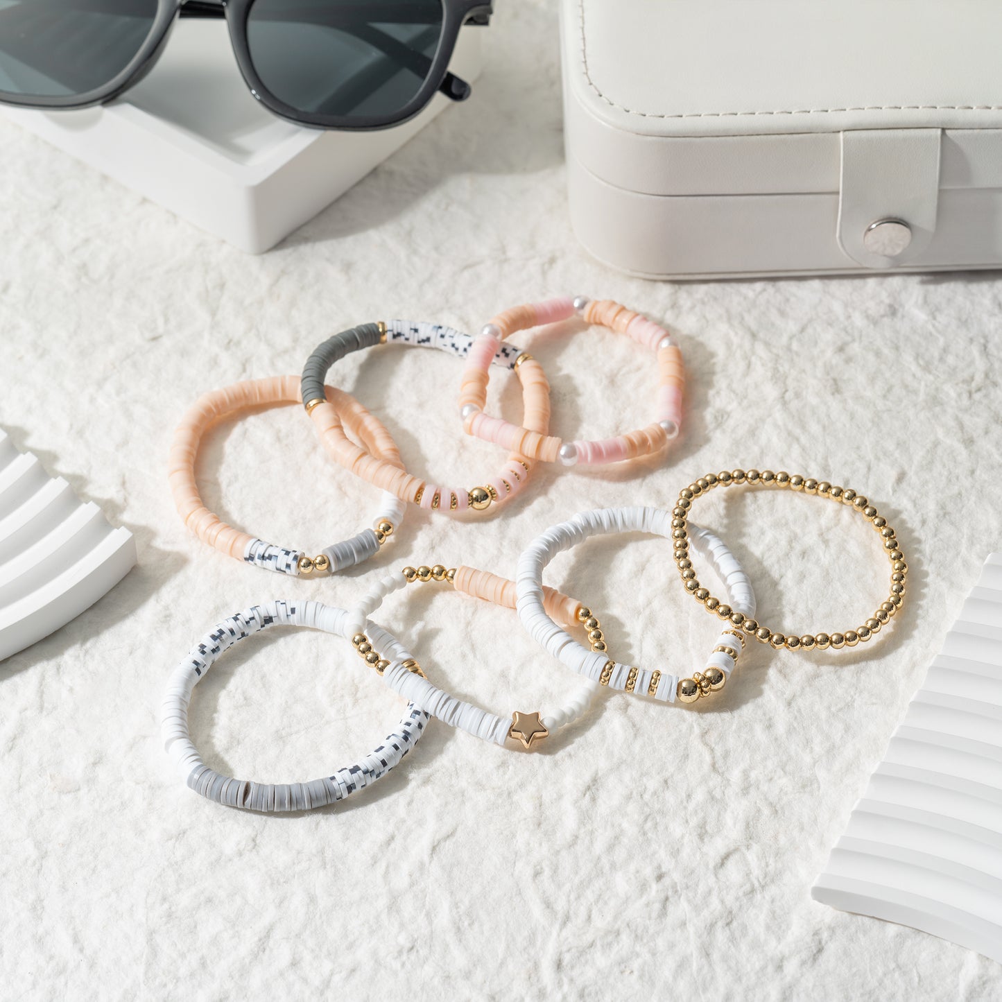 Y1tvei 7Pcs Pink Surfer Heishi Clay Bead Bracelet Set Boho Stackable Gray White Polymer Clay Beaded Layering Stretch Bracelet Gold Plated Bead Jewelry Summer Beach Friendship Bracelet for Women Girls