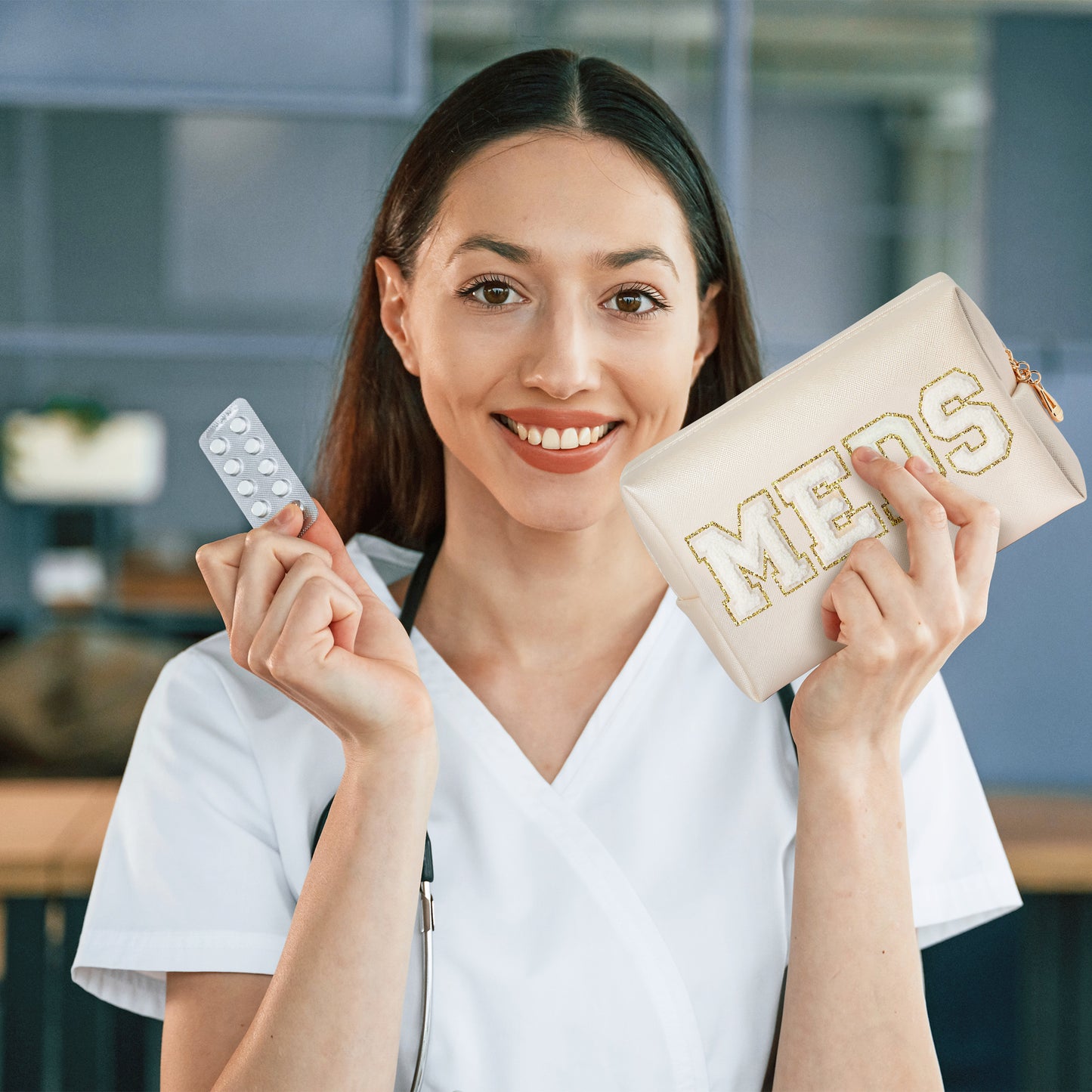 Y1tvei MEDS Letter Patch Bag - Preppy White Meds Chenille Varsity Letter Cosmetic Bag, PU Leather Waterproof Toiletry Bag Small Medicine Pouch for Purse Travel Cosmetic Organizer for Women(Shell Gold)
